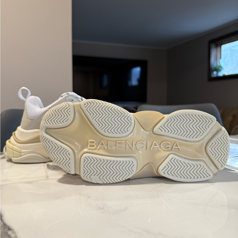 Balenciaga Triple S Sneakers - Picture 5 of 14